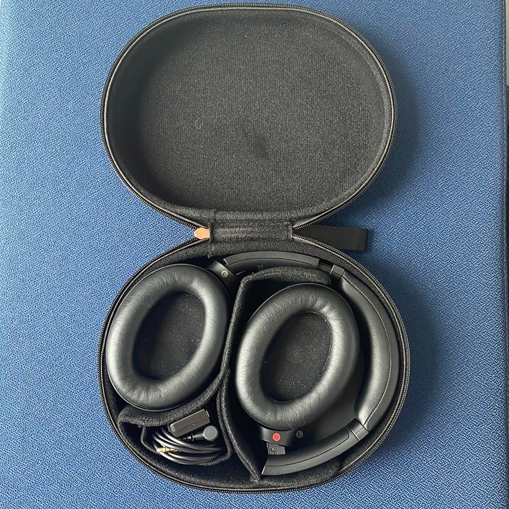 Sony WH1000XM3 Noise Cancelling Headphones, Wireless Bluetooth Headset
